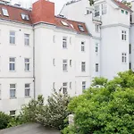 Charming Apartment Near Center