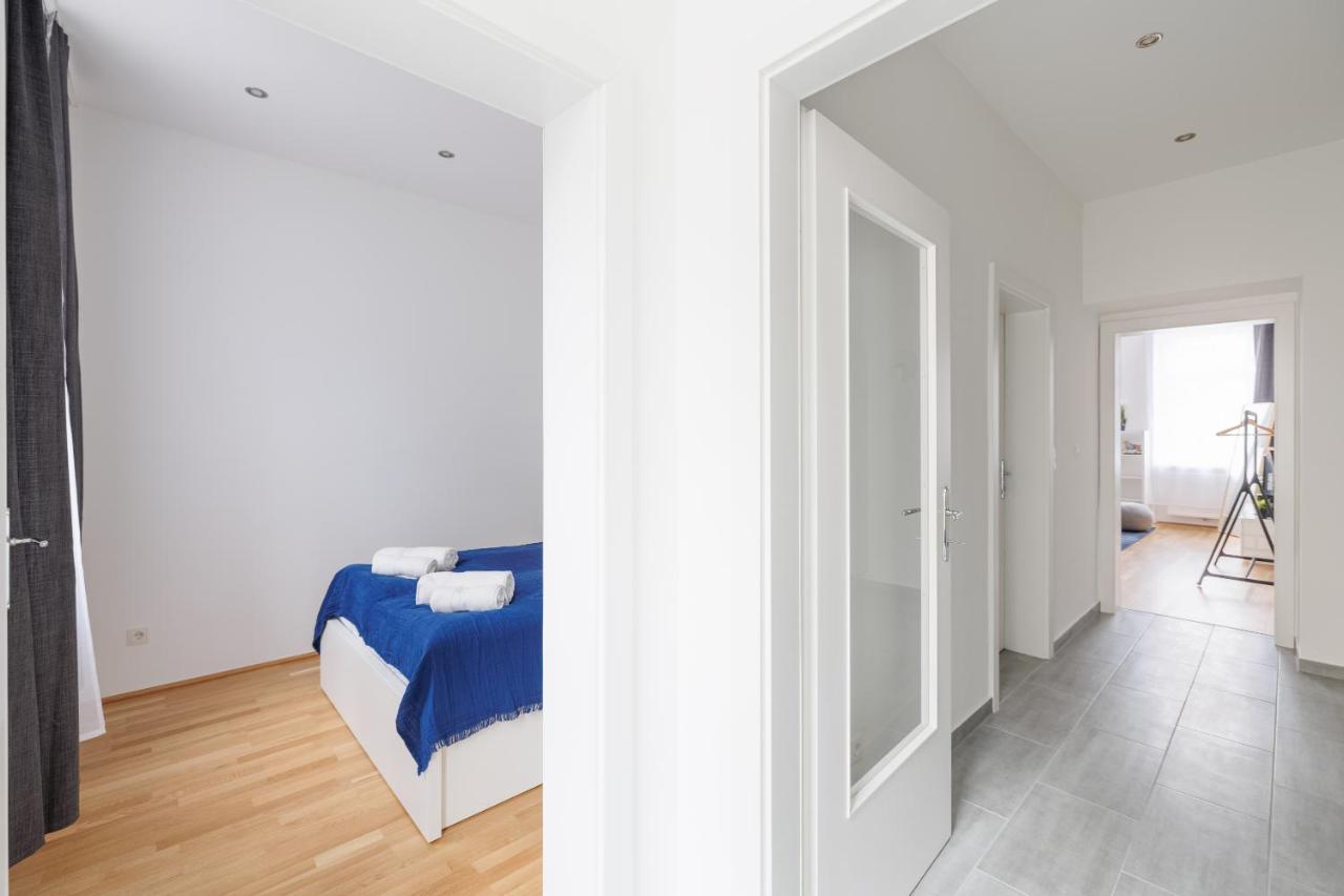 Charming Near Center Apartment *