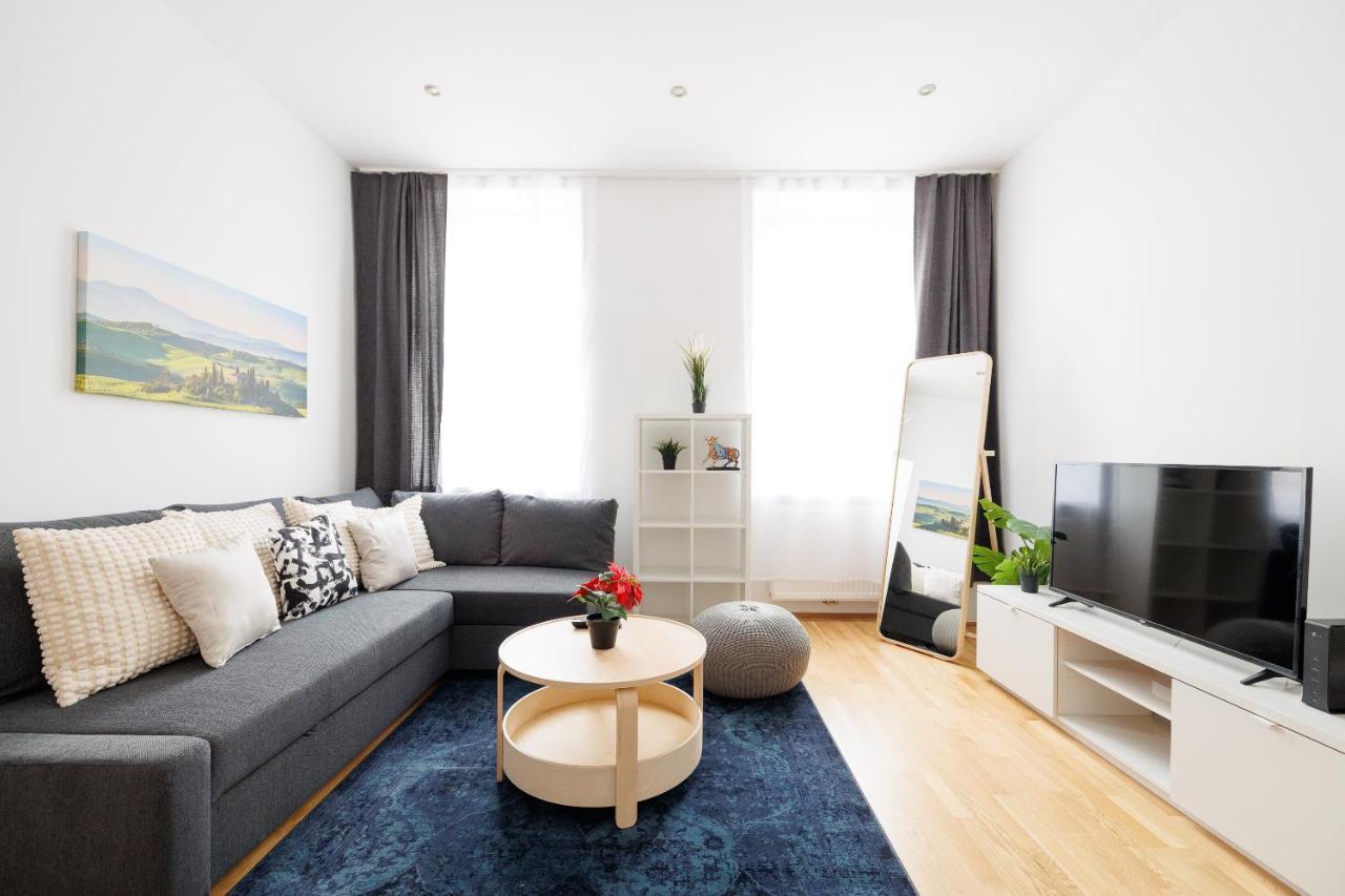 Charming Near Center Apartment *